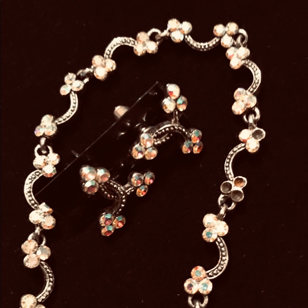 Earrings & Necklace Matching Set!